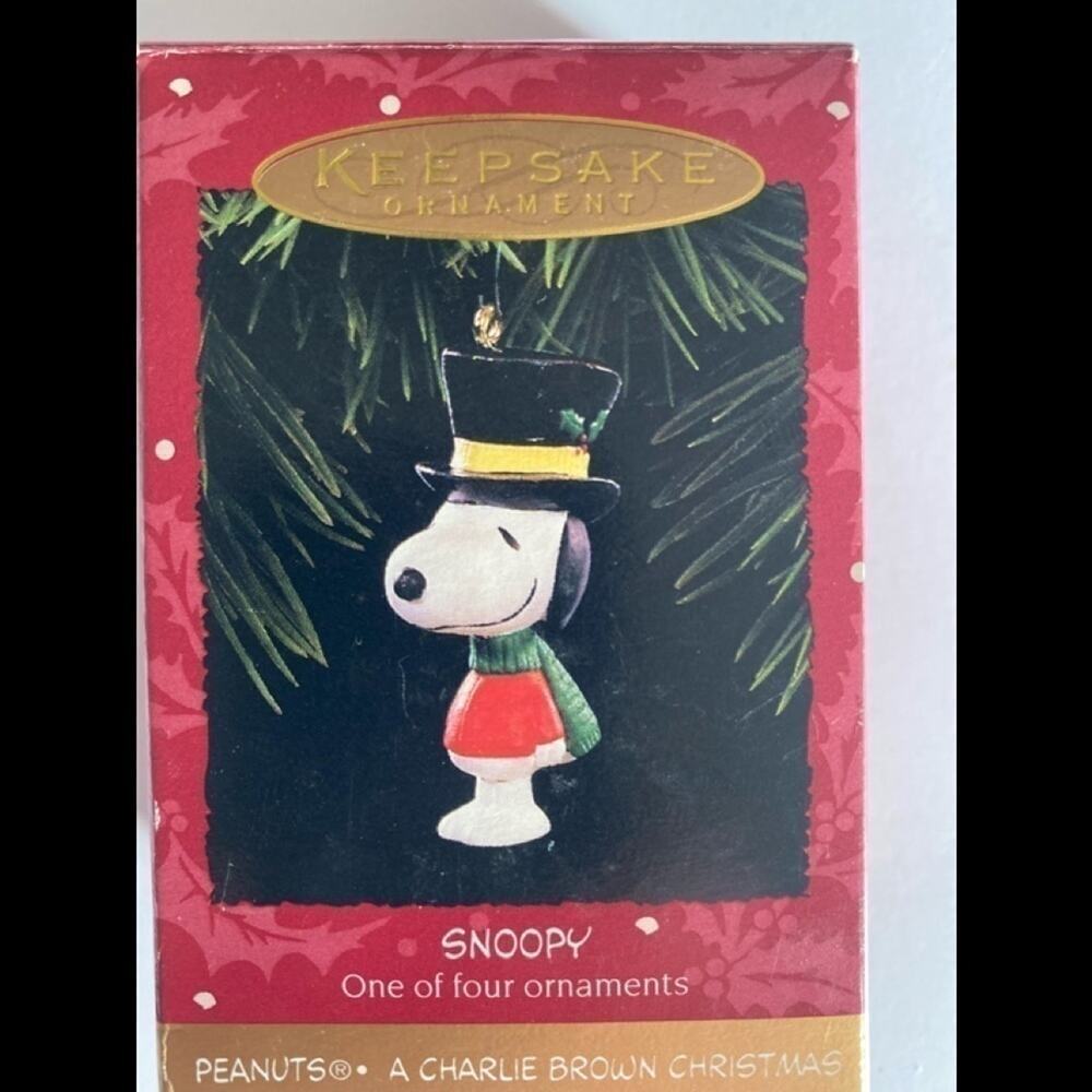 HALLMARK KEEPSAKE ORNAMENT “A CHARLIE BROWN CHRISTMAS”
